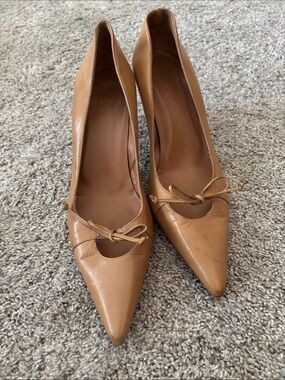 Gucci vintage Tan Pointed-Toe Leather Bow Pumps 7.5